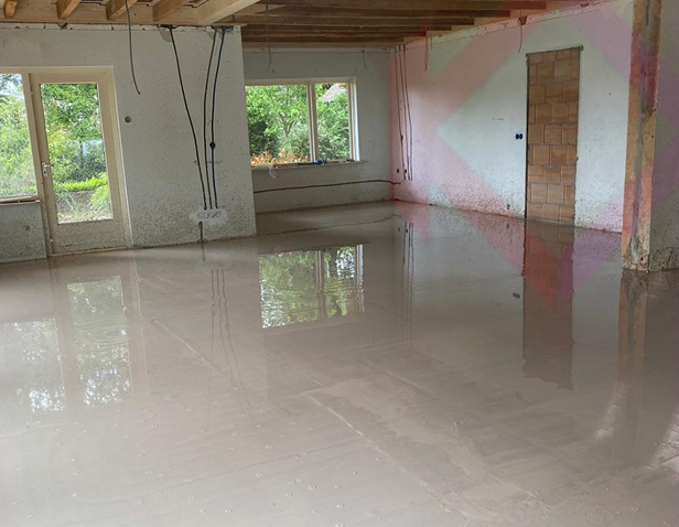 Schuimbeton combinatie met leidingen